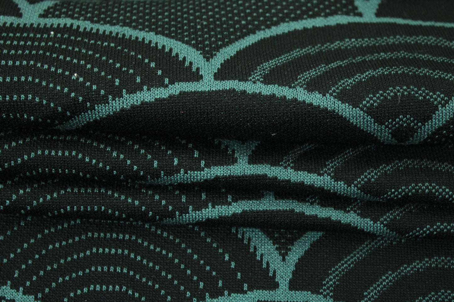 Tissu maille - imprimé écaille - vert pin et noir - photo 2/4 | So Tissus