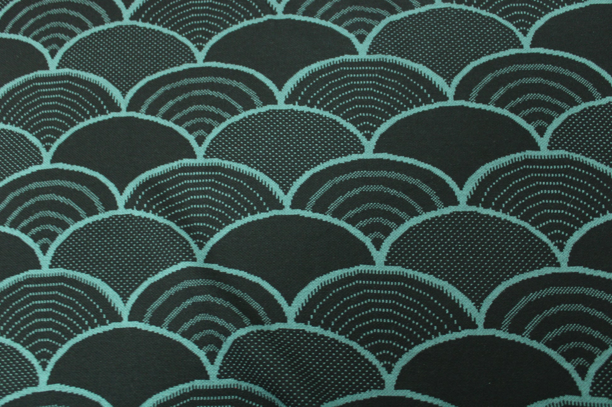 Tissu maille - imprimé écaille - vert pin et noir - photo 4/4 | So Tissus