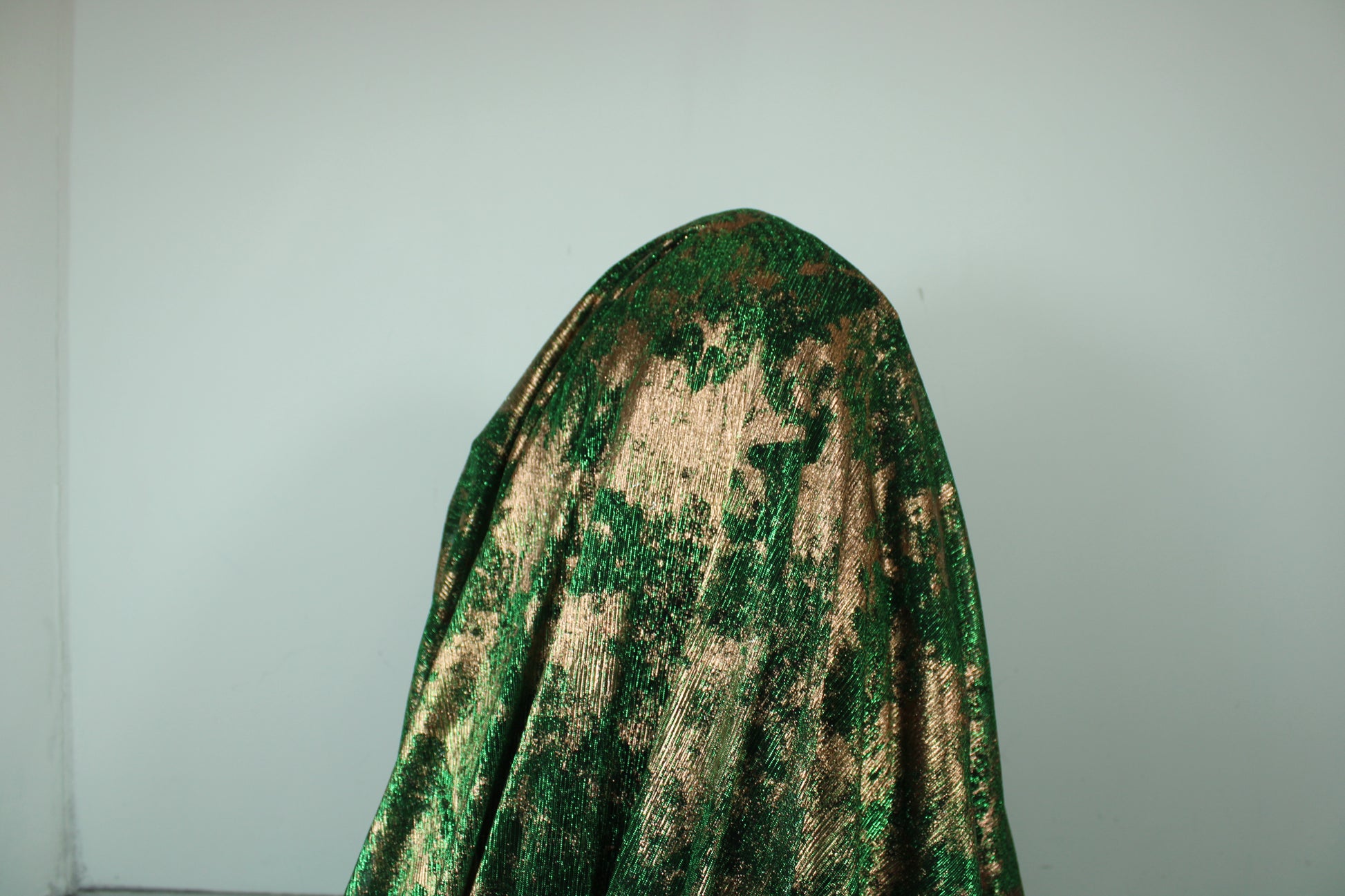 Tissu maille lurex - vert et doré brillant - photo 3/4 | So Tissus