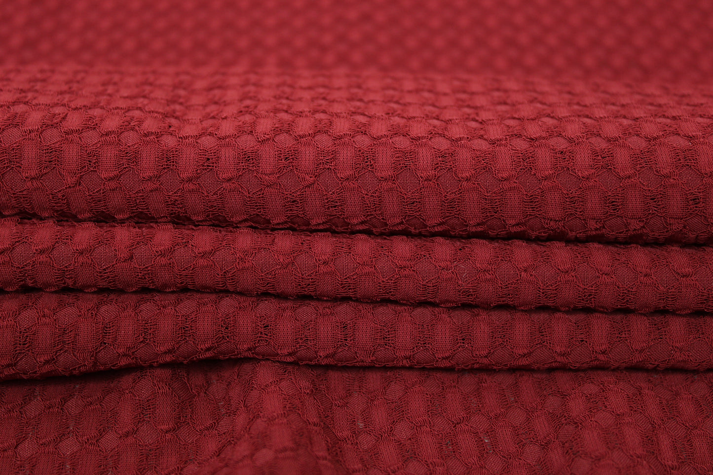 Tissu crêpe gaufré - bordeaux - photo 2/3 | So Tissus