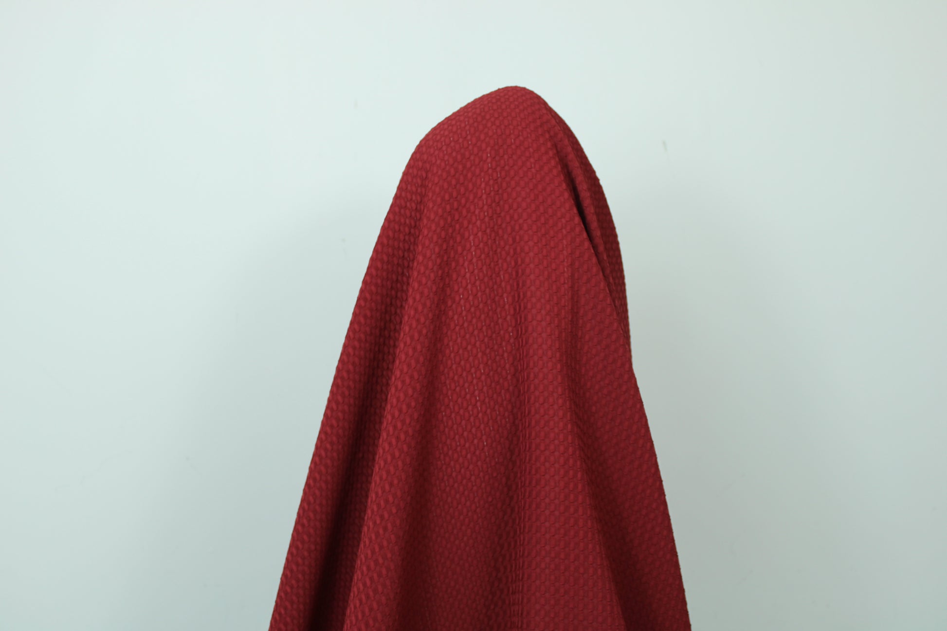 Tissu crêpe gaufré - bordeaux - photo 3/3 | So Tissus