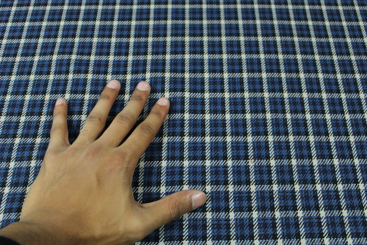 Tissu crêpe de laine - à carreaux - ton bleu - photo 4/4 | So Tissus