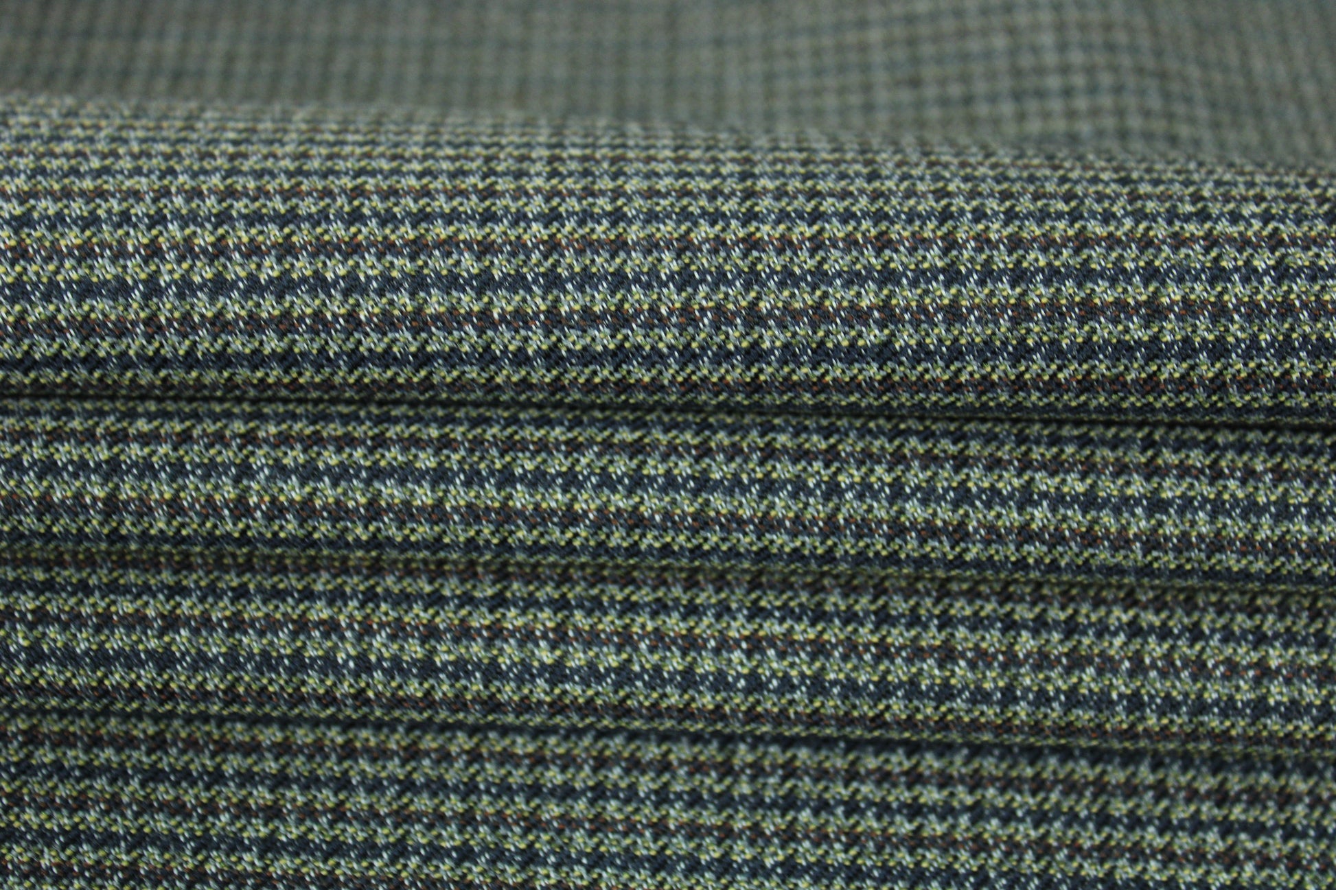 Tissu crêpe de laine - pieds de puce - ton gris - photo 2/5 | So Tissus
