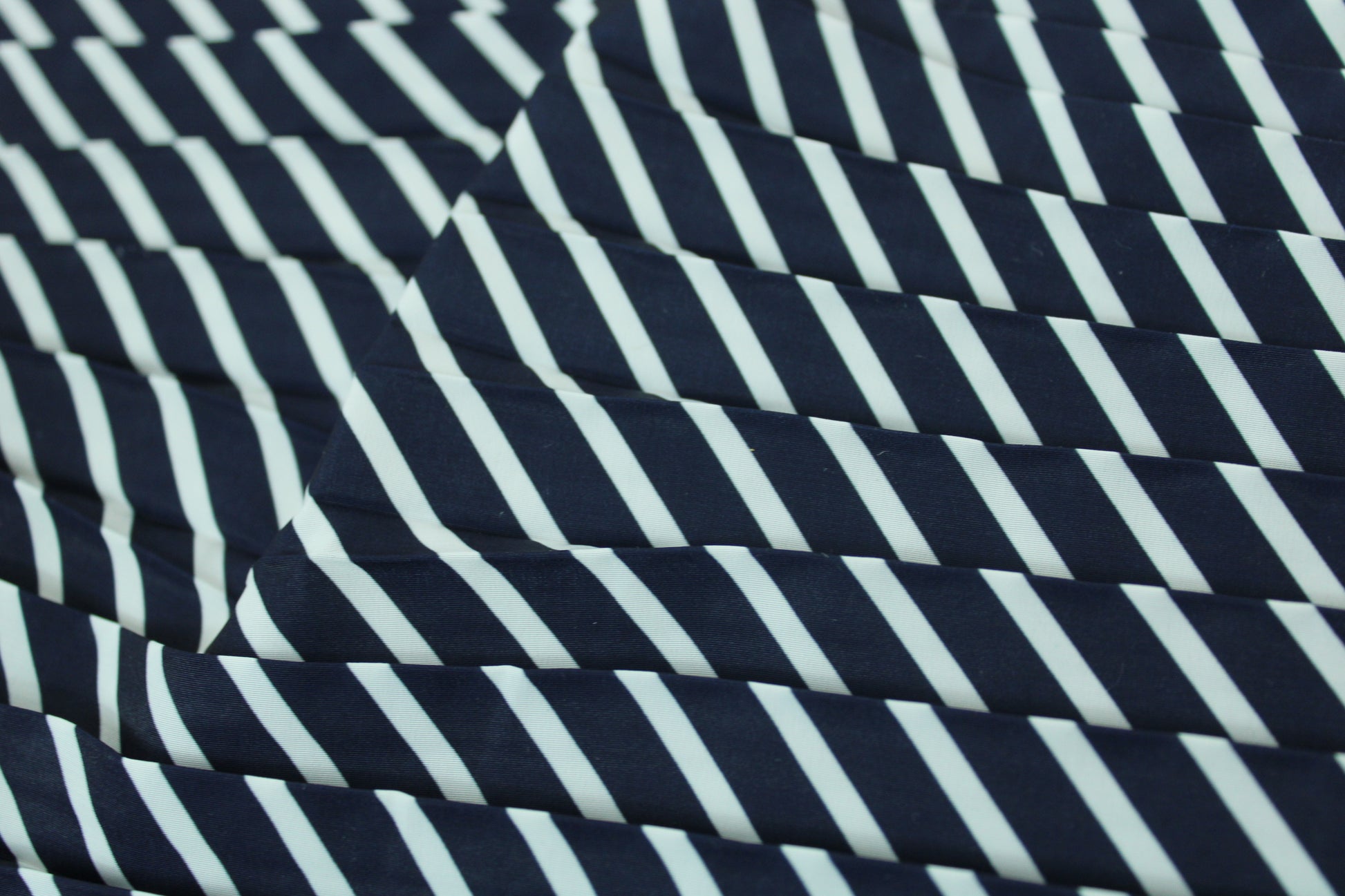 Tissu plissé - à rayures - bleu marine et blanc - photo 2/4 | So Tissus