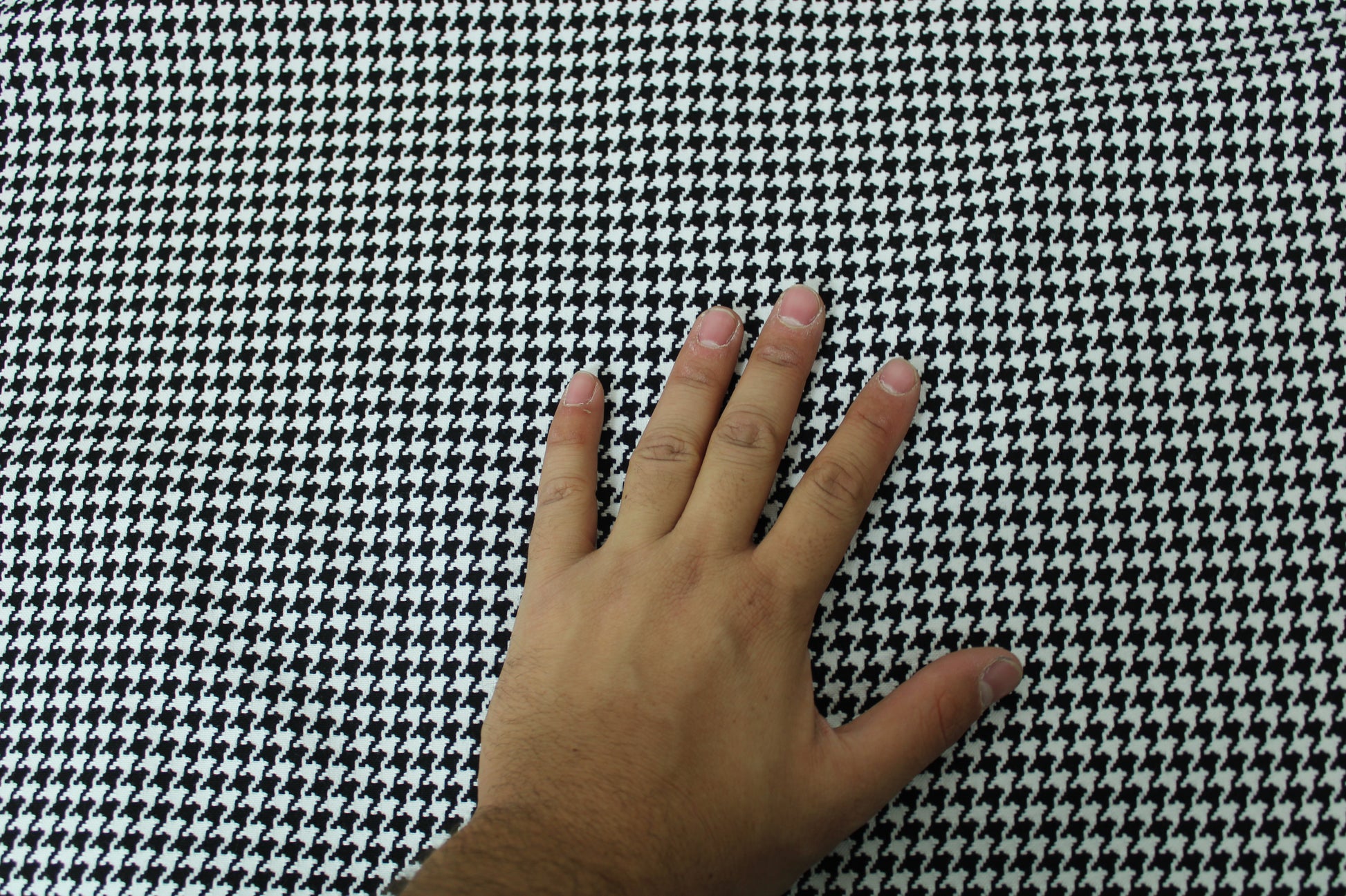 Tissu gabardine coton - pied de poule - noir et blanc - photo 4/5 | So Tissus