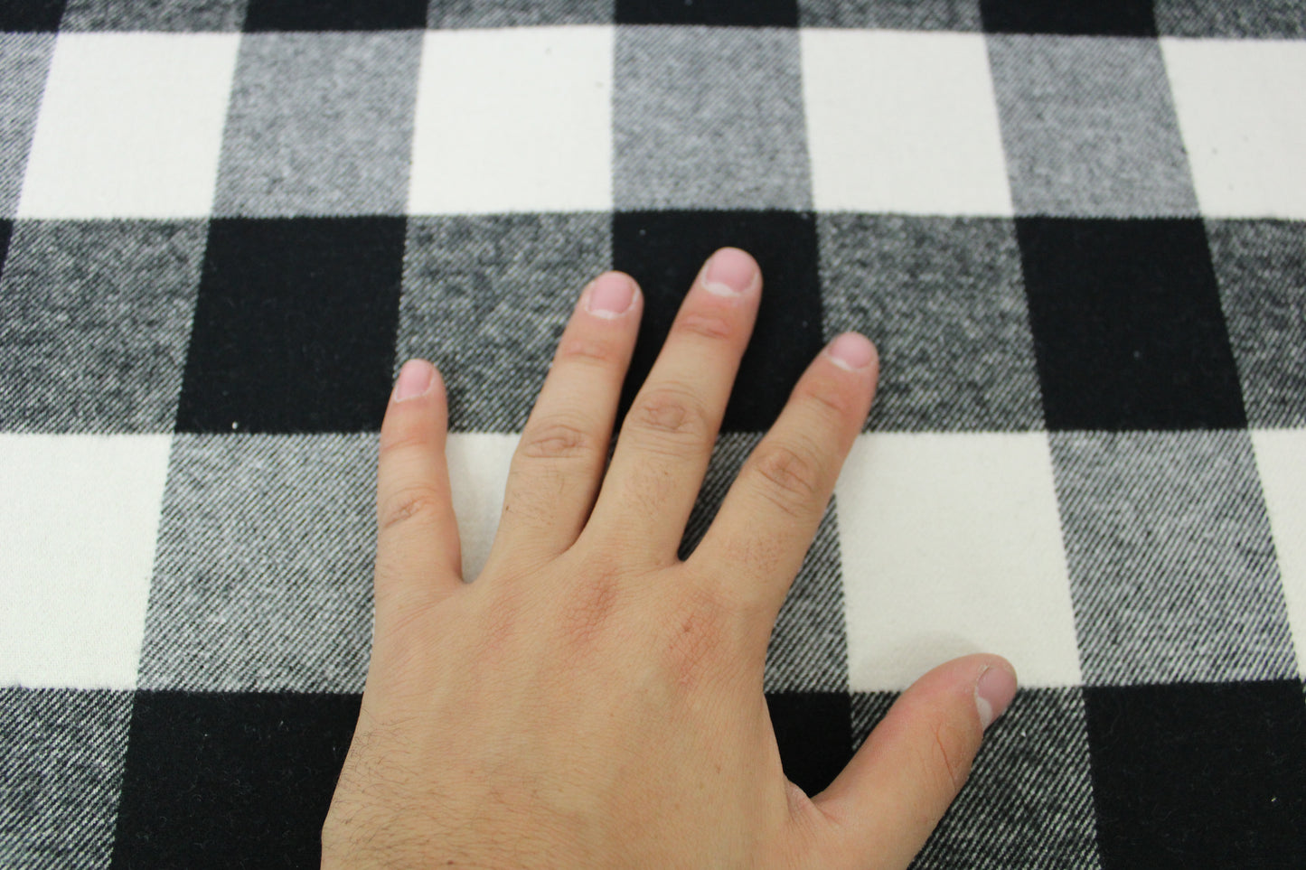Tissu gabardine coton - à carreaux - noir et blanc - photo 4/4 | So Tissus