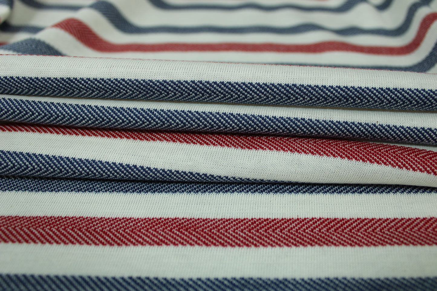 Tissu maille jersey - à rayures - bleu marine, rouge et écru - photo 2/5 | So Tissus
