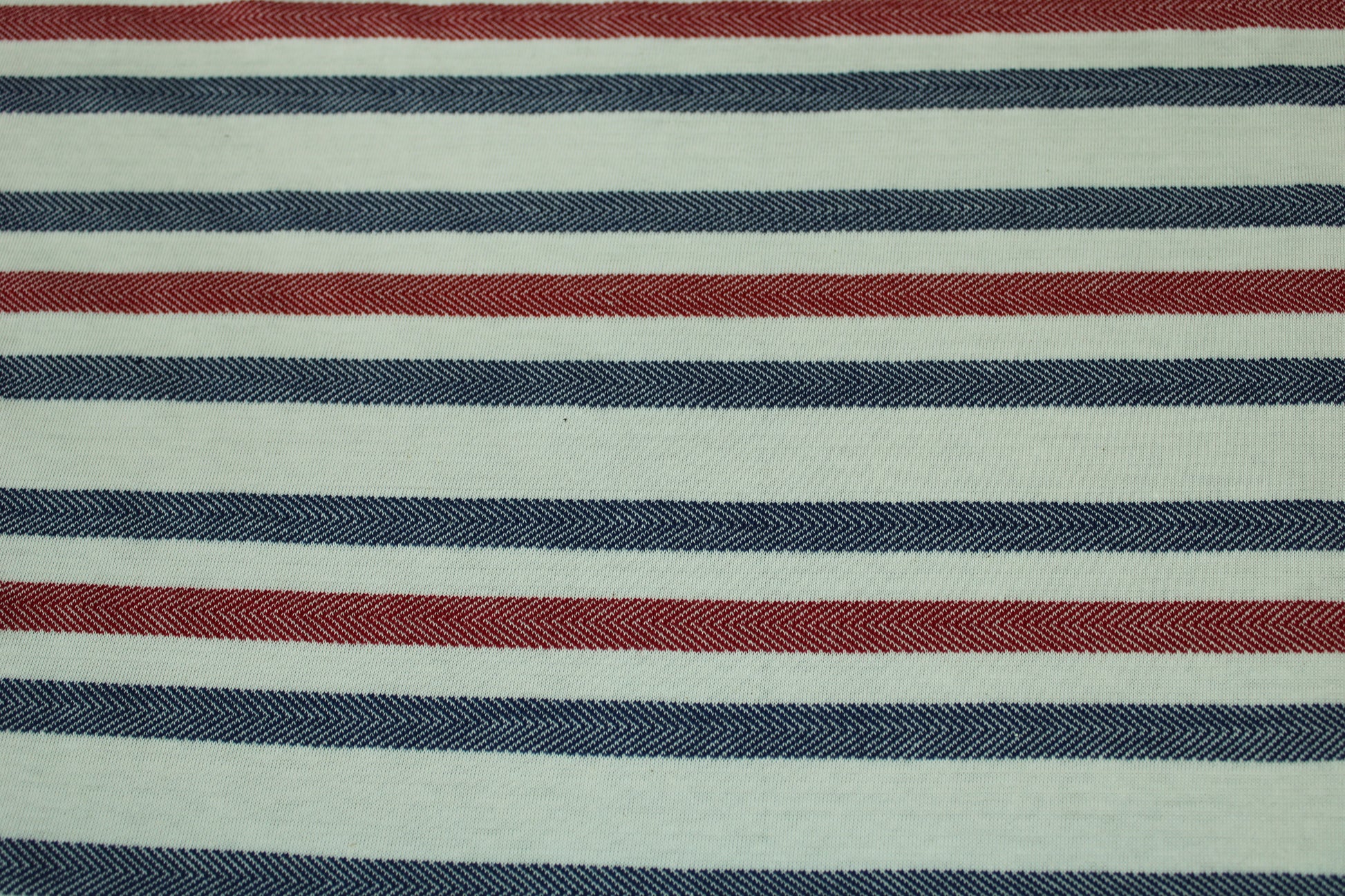 Tissu maille jersey - à rayures - bleu marine, rouge et écru - photo 5/5 | So Tissus