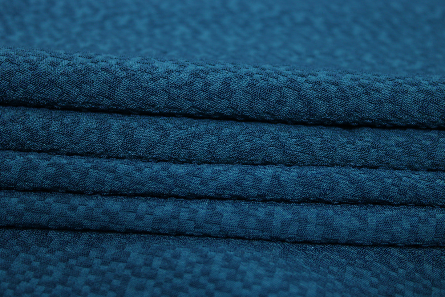 Tissu crêpe gaufré - bleu canard - photo 2/3 | So Tissus