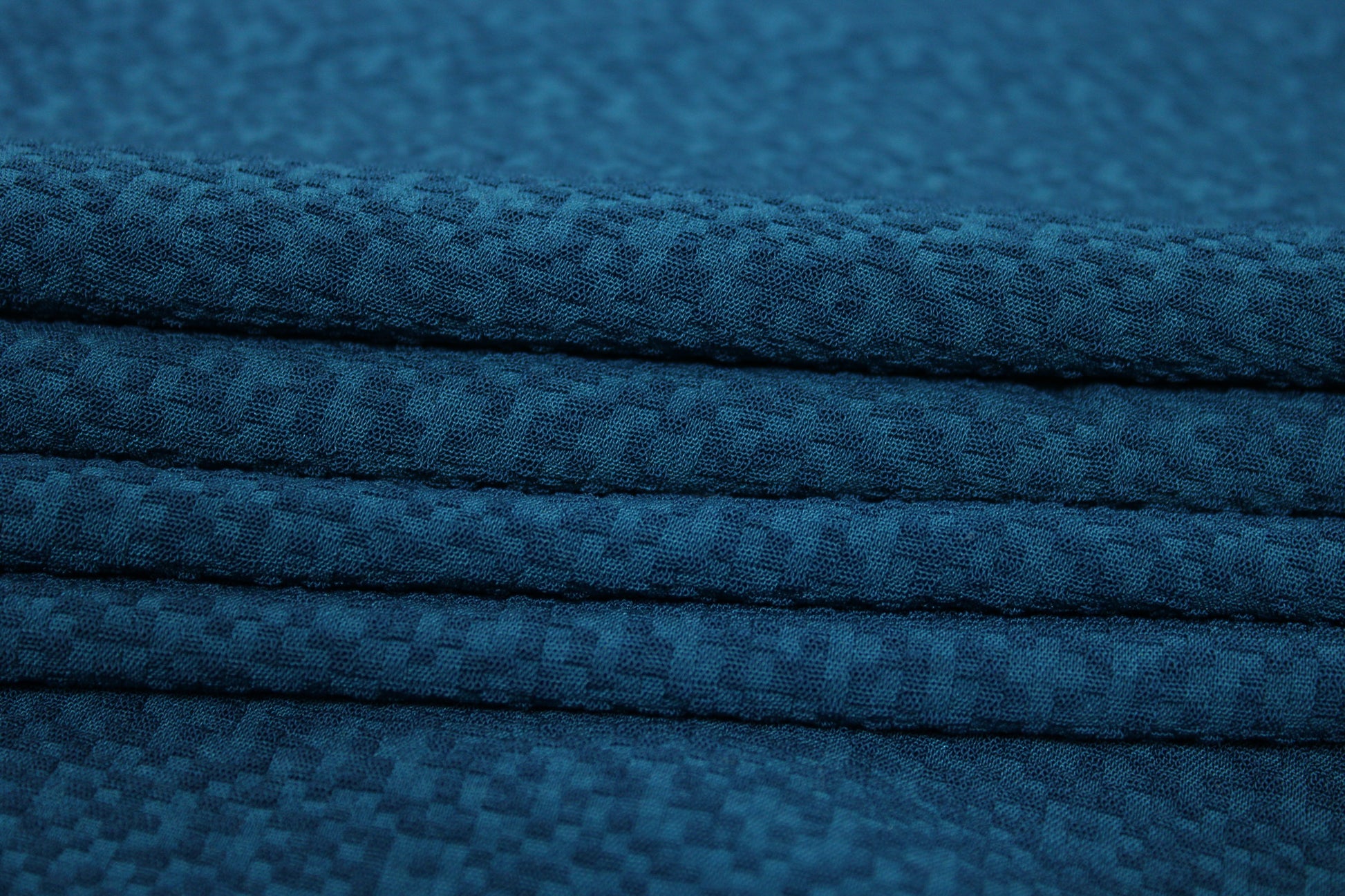 Tissu crêpe gaufré - bleu canard - photo 2/3 | So Tissus