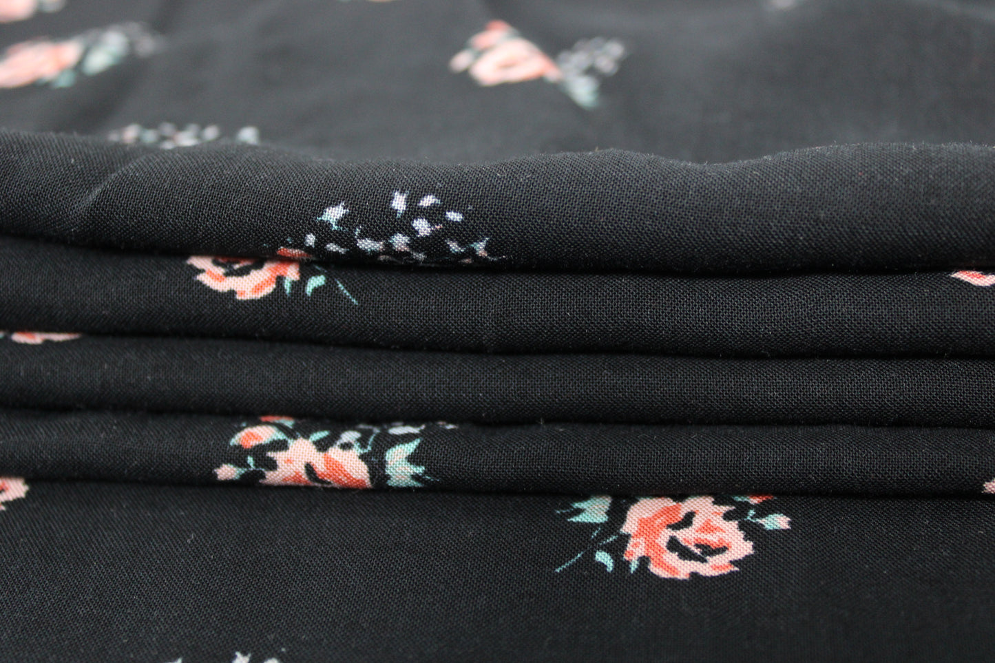Tissu viscose - imprimé fleurs roses - photo 2/5 | So Tissus