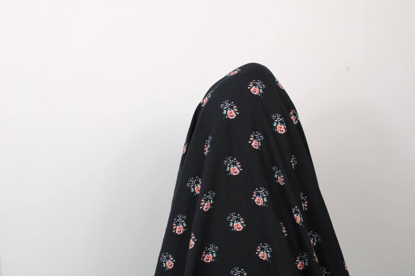 Tissu viscose - imprimé fleurs roses - photo 3/5 | So Tissus