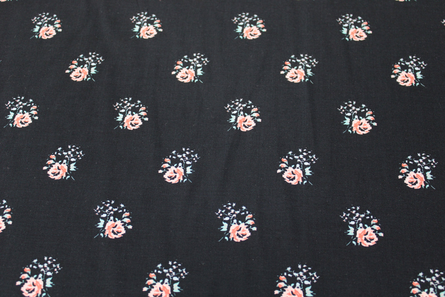 Tissu viscose - imprimé fleurs roses - photo 4/5 | So Tissus