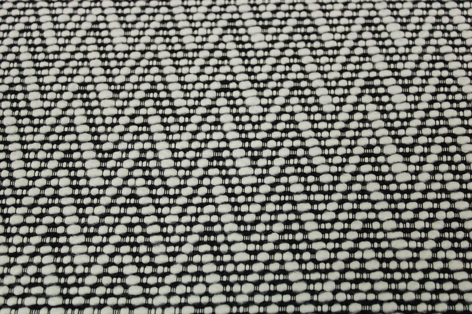 Tissu tweed de laine - motif chevron - blanc et noir - photo 3/5 | So Tissus