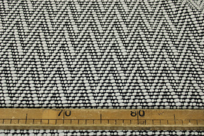 Tissu tweed de laine - motif chevron - blanc et noir - photo 4/5 | So Tissus