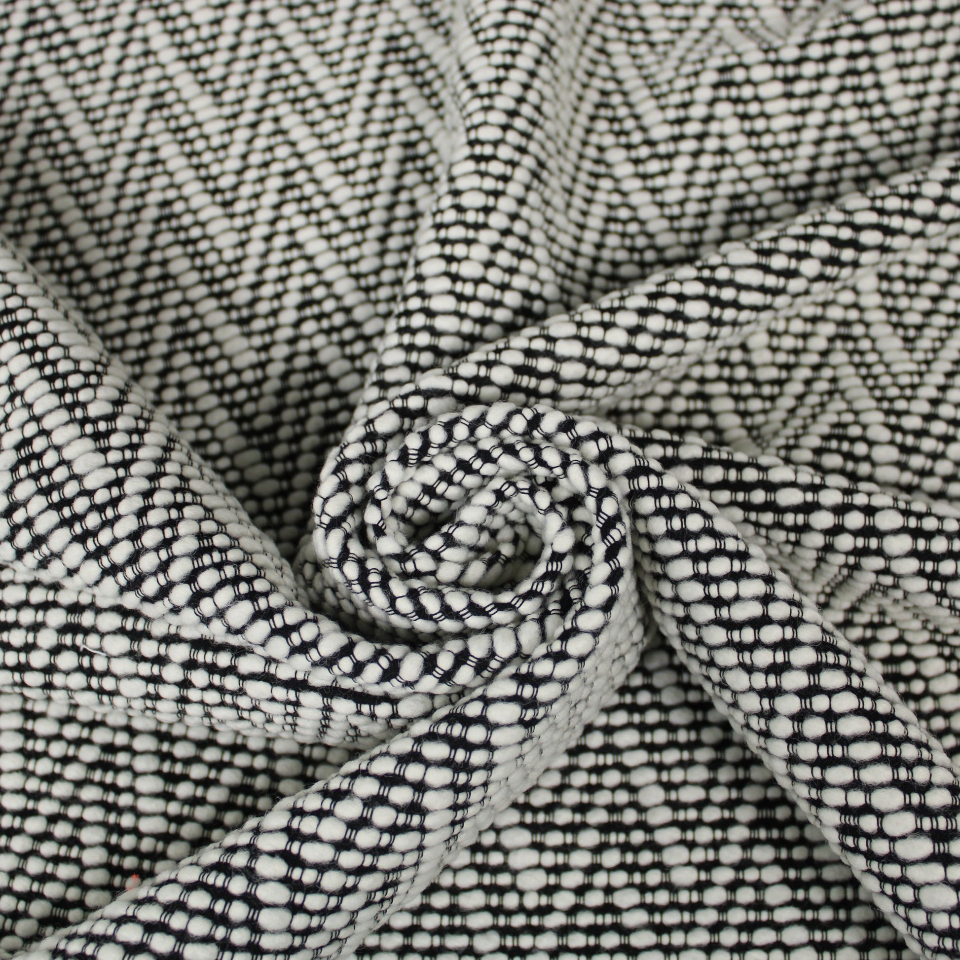 Tissu tweed de laine - motif chevron - blanc et noir - photo 1/5 | So Tissus