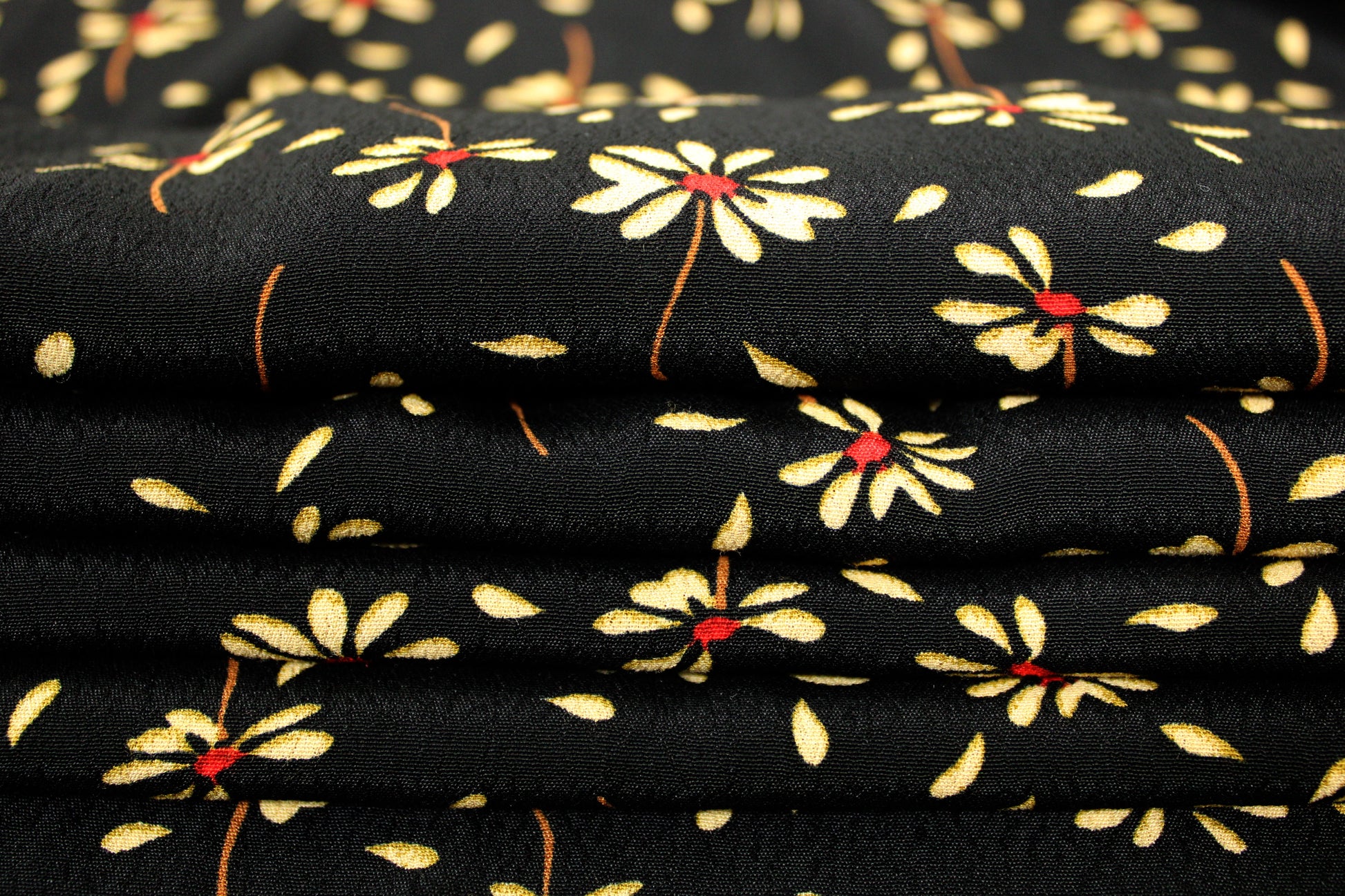 Tissu crêpe viscose - imprimé fleurs beiges - photo 2/5 | So Tissus