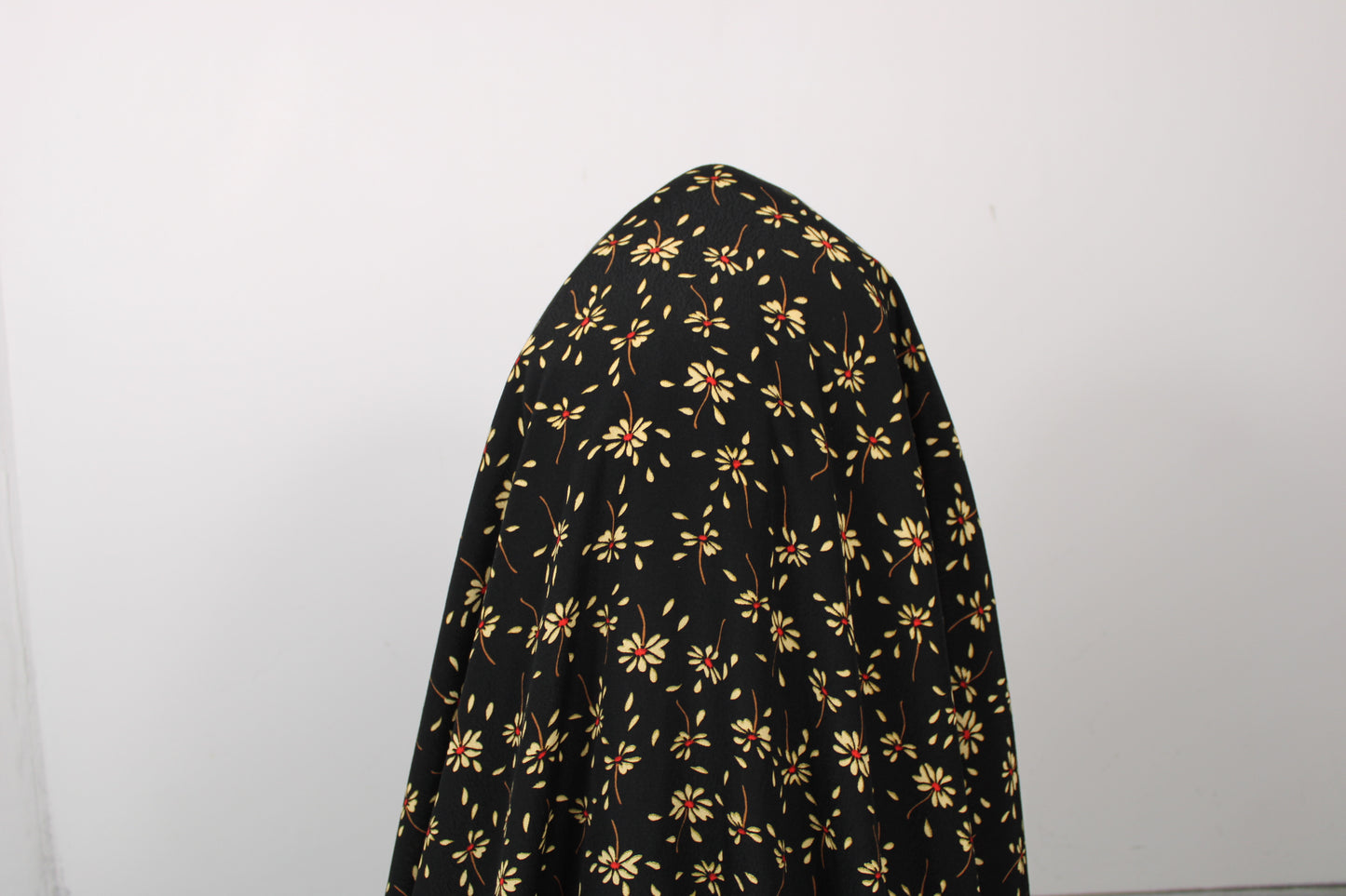 Tissu crêpe viscose - imprimé fleurs beiges - photo 3/5 | So Tissus