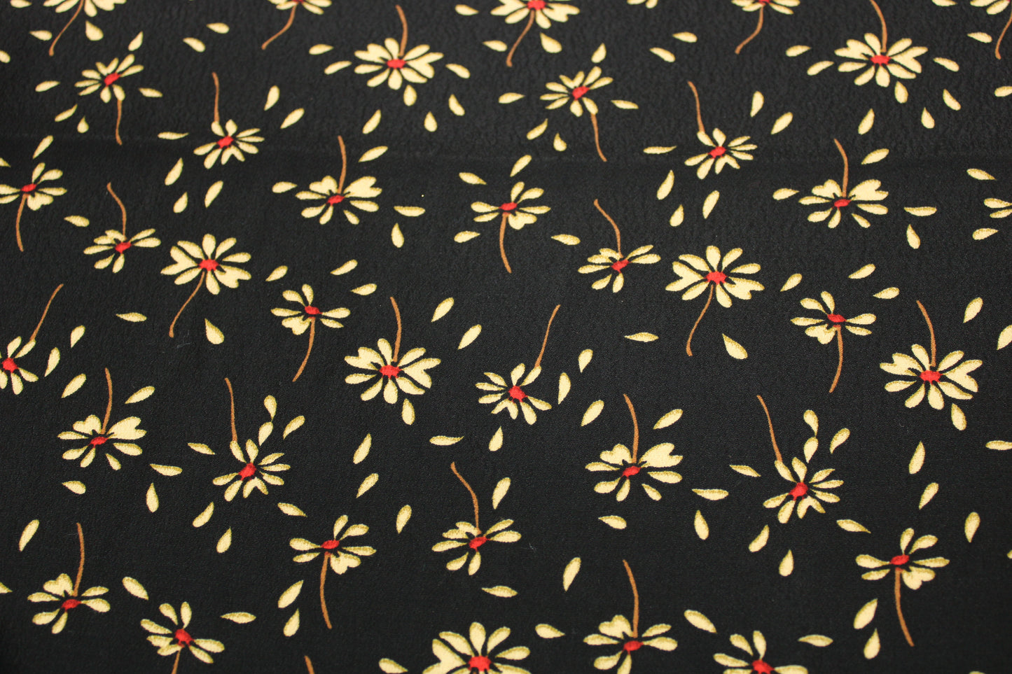 Tissu crêpe viscose - imprimé fleurs beiges - photo 4/5 | So Tissus