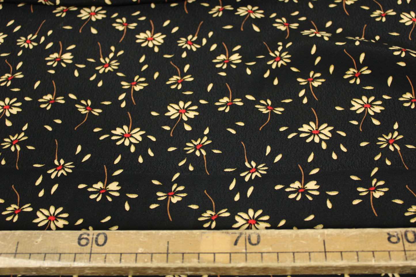 Tissu crêpe viscose - imprimé fleurs beiges - photo 5/5 | So Tissus