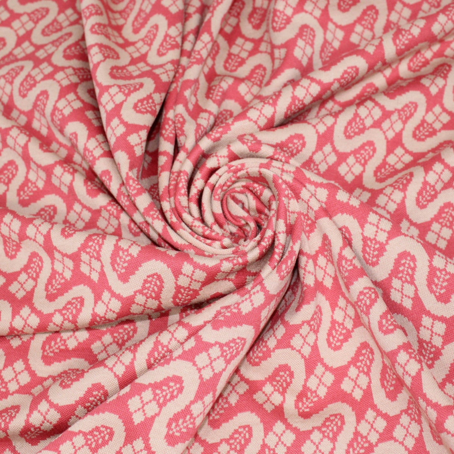 Tissu maille - imprimé géométrique - rose et beige - photo 1/5 | So Tissus