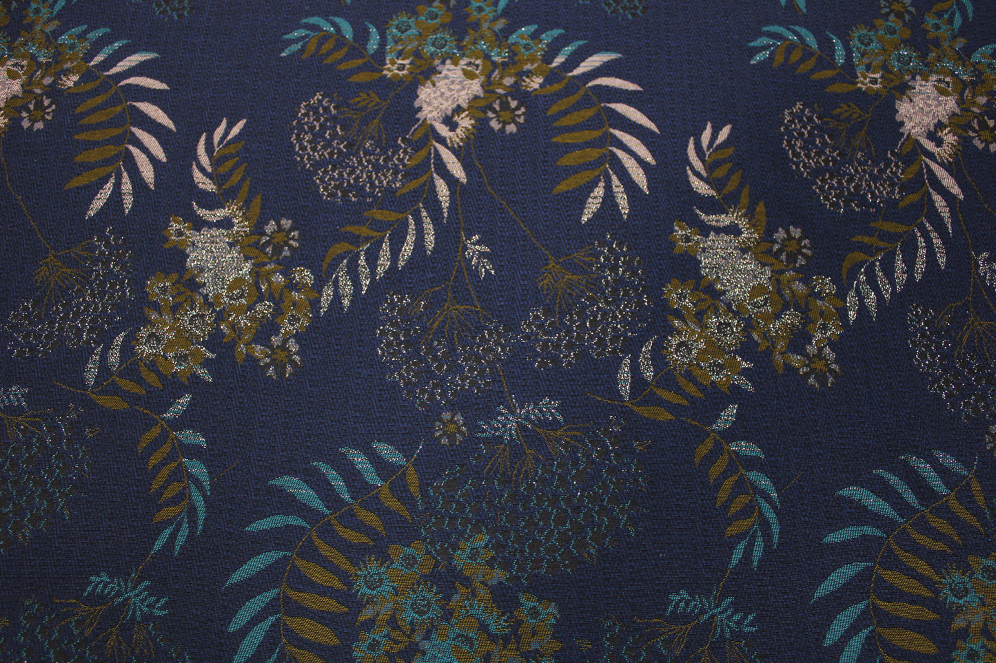 Tissu brocart - imprimé fleuri - bleu marine et argenté - photo 3/5 | So Tissus