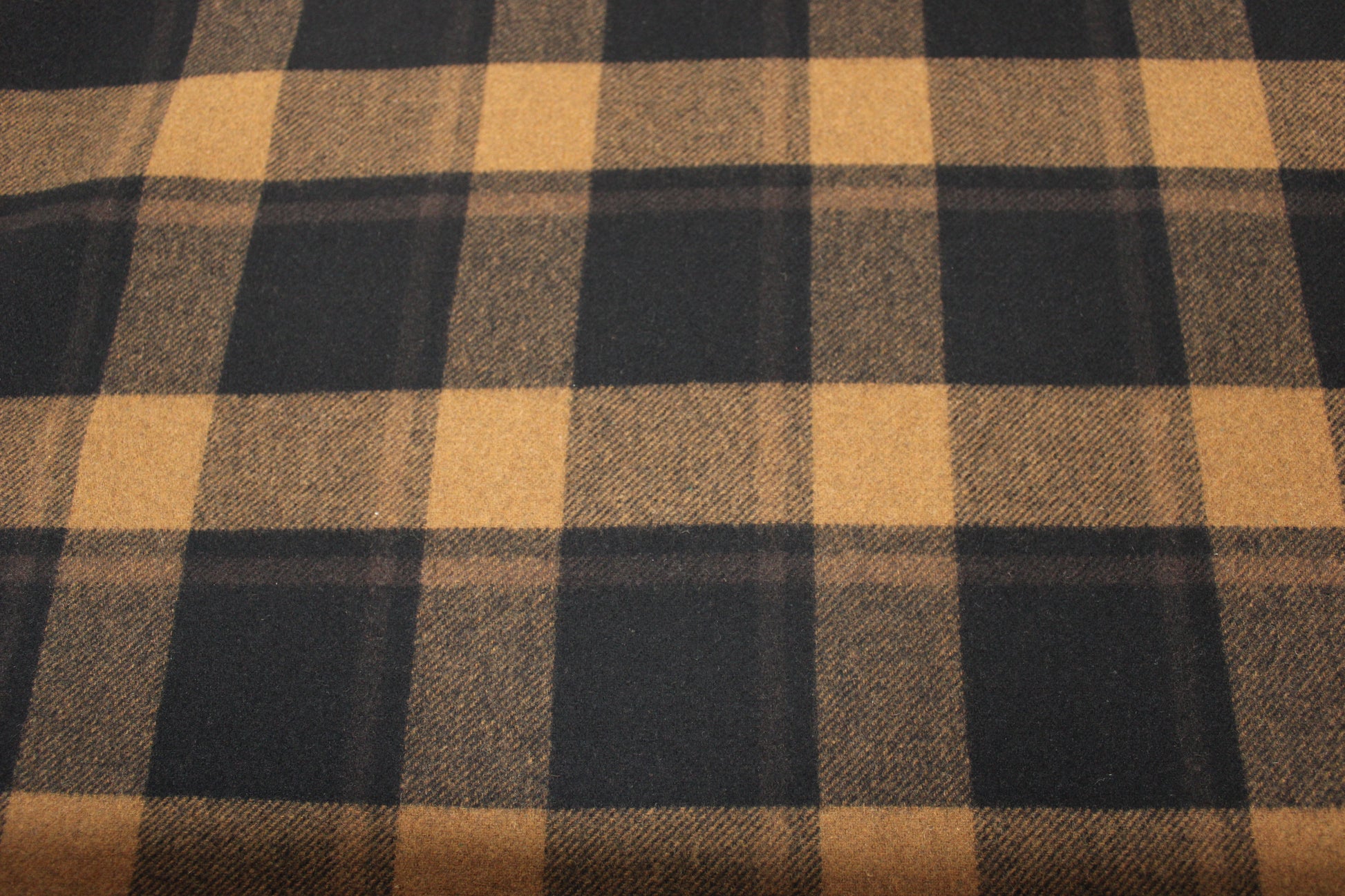 Tissu double drap de laine - à carreaux - noir et marron - photo 4/5 | So Tissus