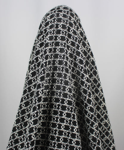 Tissus haute couture. Tissus au mètre pas cher. Tissus pas cher. Acheter tissus au mètre. Tissus français. Tissus de grandes maisons. Tissus haut de gamme. Tissus pour collection. Tissus pour createur. Jeune createur. Laine. Soie. Coton. Lin.