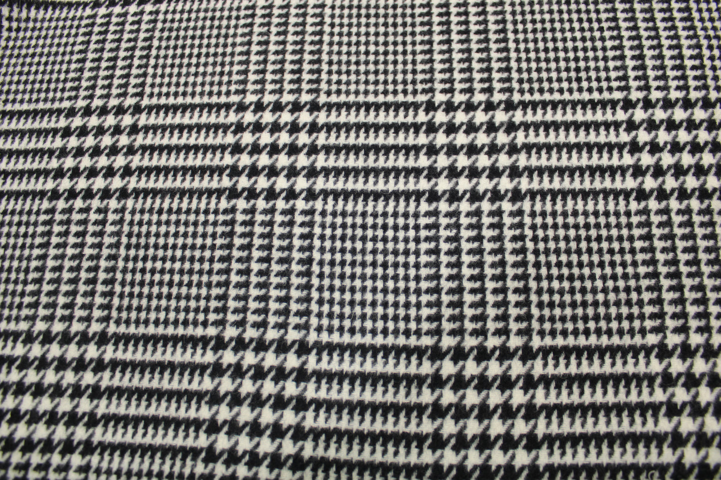 Tissu Lainage - pieds de poule à carreaux - noir et blanc - photo 4/5 | So Tissus