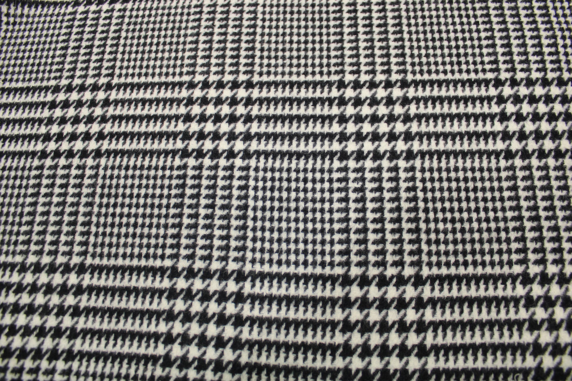Tissu Lainage - pieds de poule à carreaux - noir et blanc - photo 4/5 | So Tissus