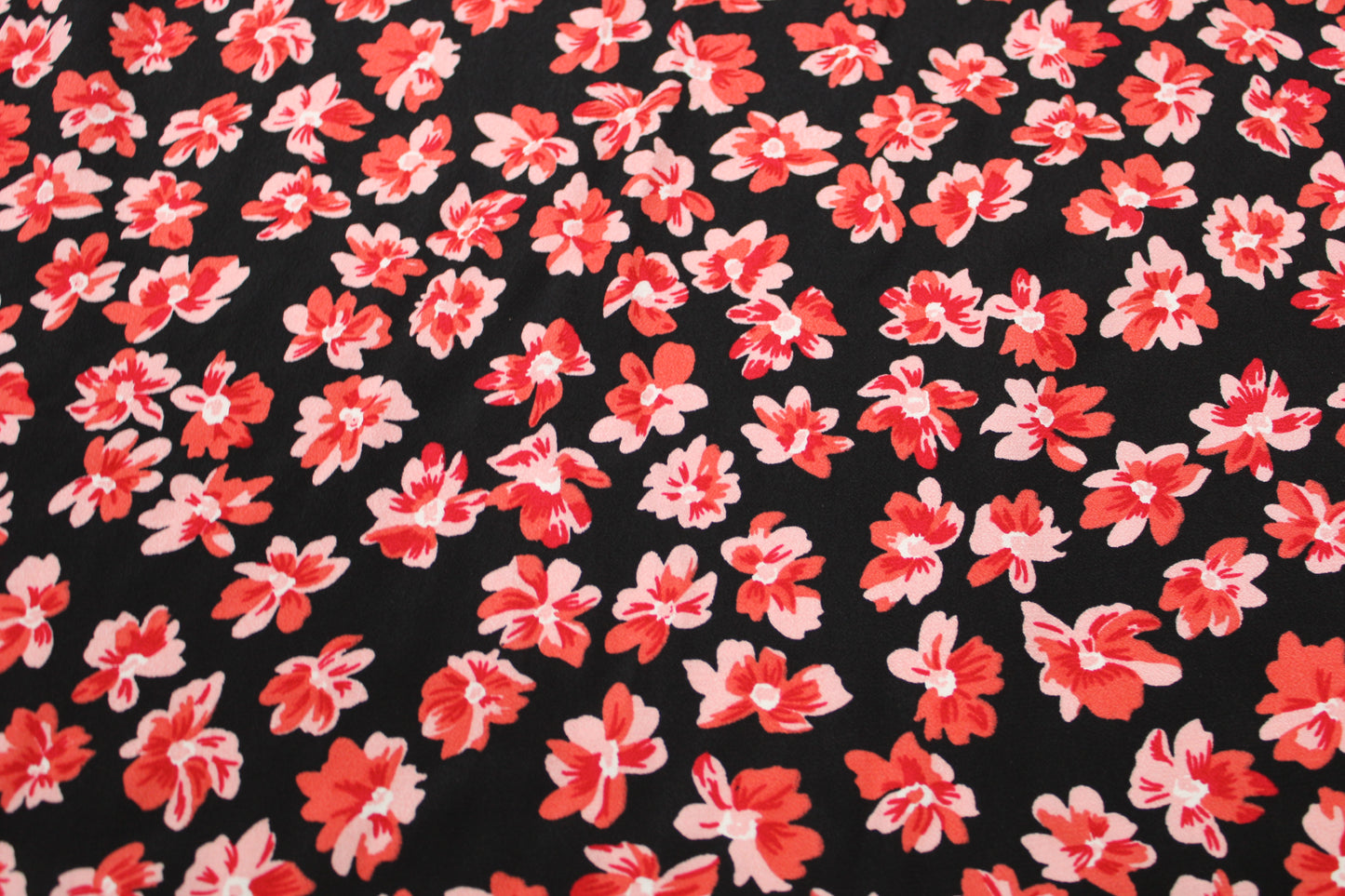 Tissu crêpe viscose - imprimé fleur rose - photo 4/5 | So Tissus