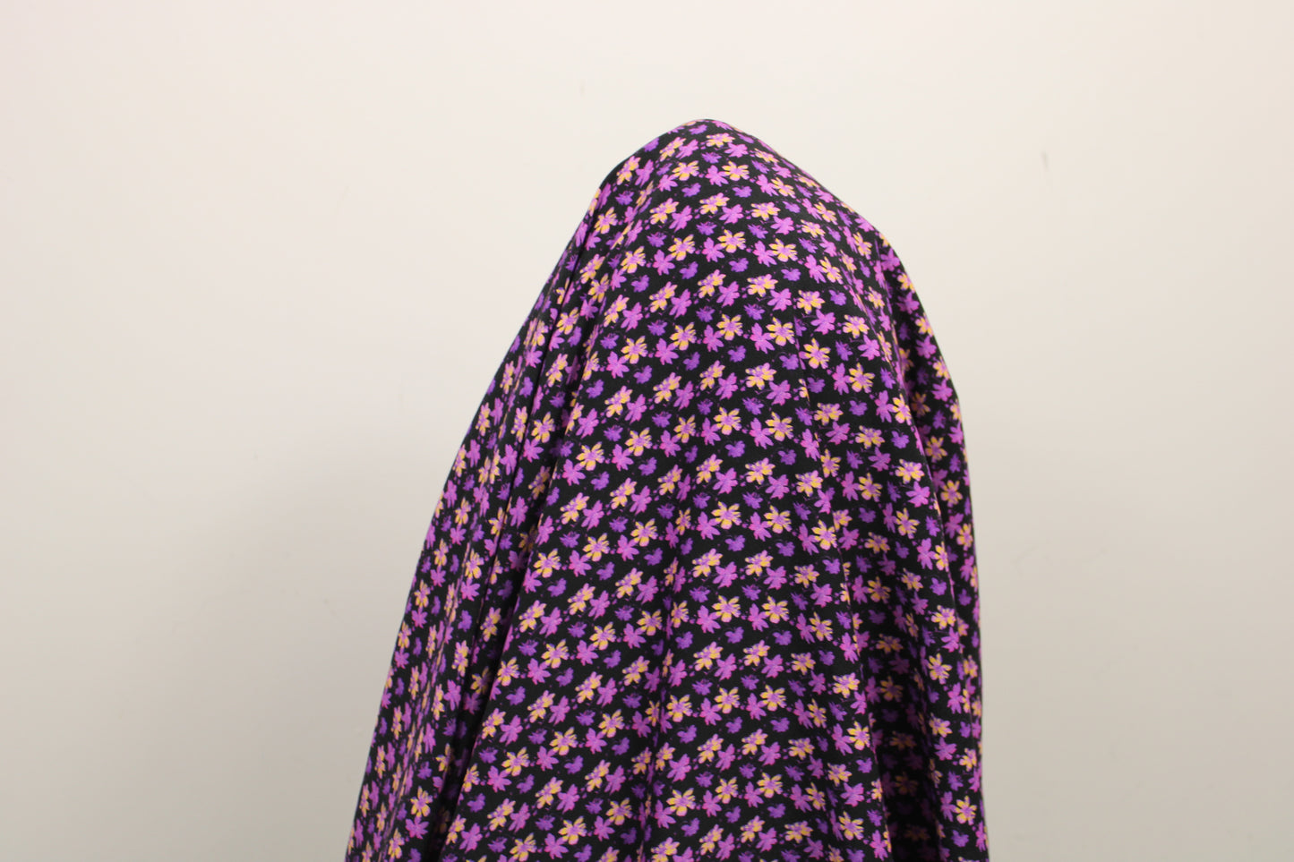 Tissu crêpe viscose - imprimé fleur violette - photo 3/5 | So Tissus