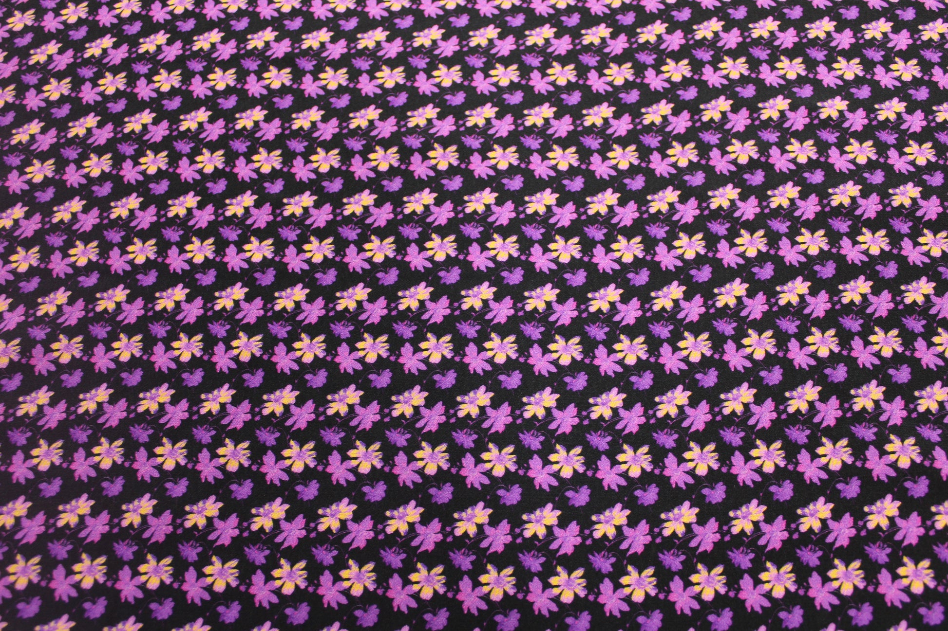Tissu crêpe viscose - imprimé fleur violette - photo 4/5 | So Tissus