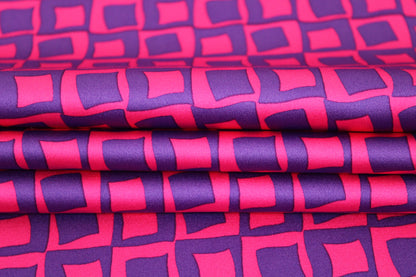 Tissu satin duchesse - imprimé géométrique - fuchsia et violet - photo 2/5 | So Tissus