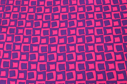 Tissu satin duchesse - imprimé géométrique - fuchsia et violet - photo 4/5 | So Tissus