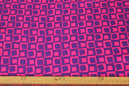 Tissu satin duchesse - imprimé géométrique - fuchsia et violet - photo 5/5 | So Tissus