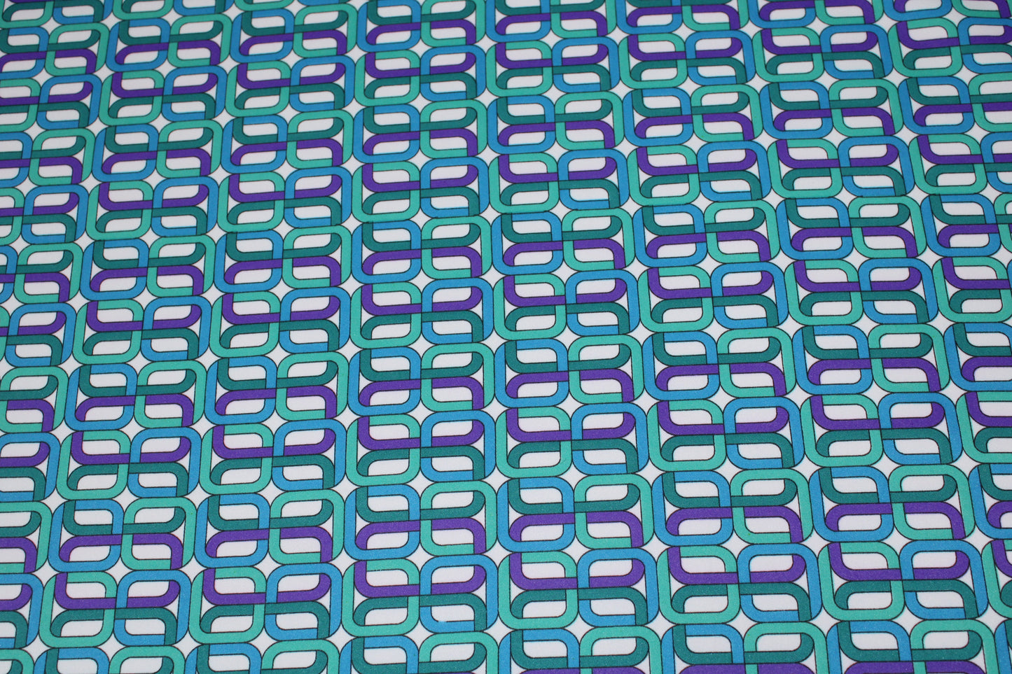 Tissu satin - imprimé géométrique - bleu vert et violet - photo 4/5 | So Tissus