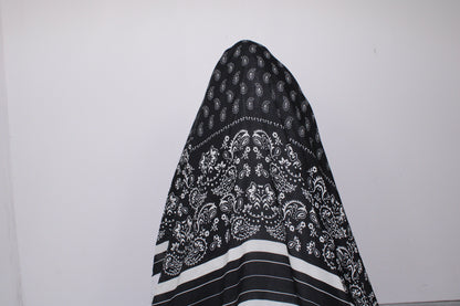 Tissu javanaise de viscose - imprimé bandana - noir et blanc - photo 3/5 | So Tissus
