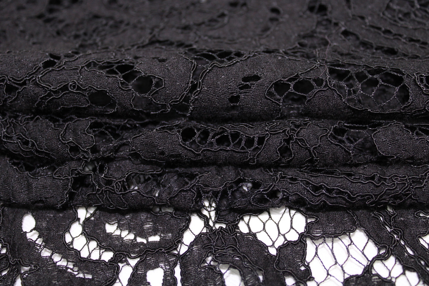 Tissu dentelle motif fleuri- noir - photo 2/5 | So Tissus