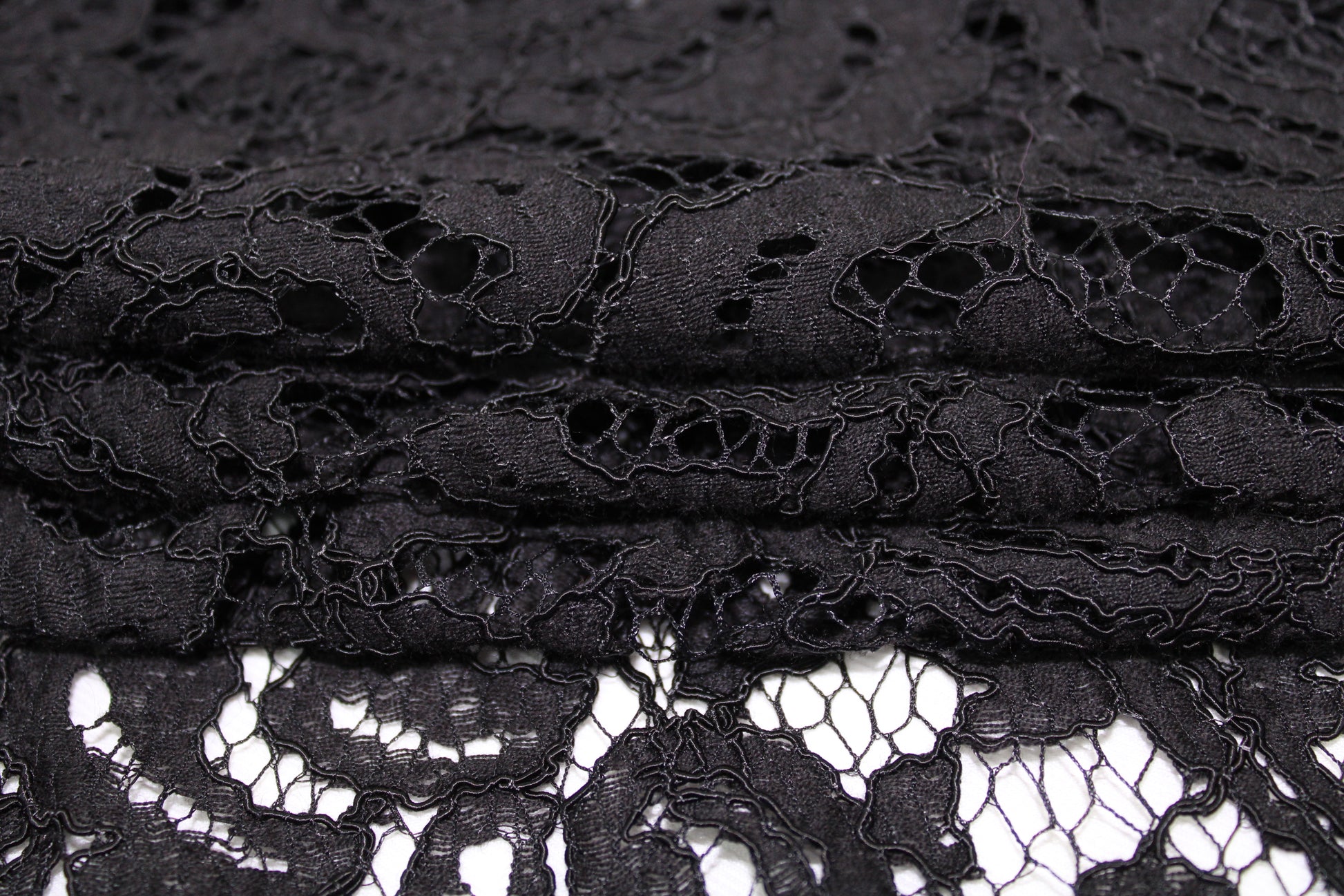 Tissu dentelle motif fleuri- noir - photo 2/5 | So Tissus