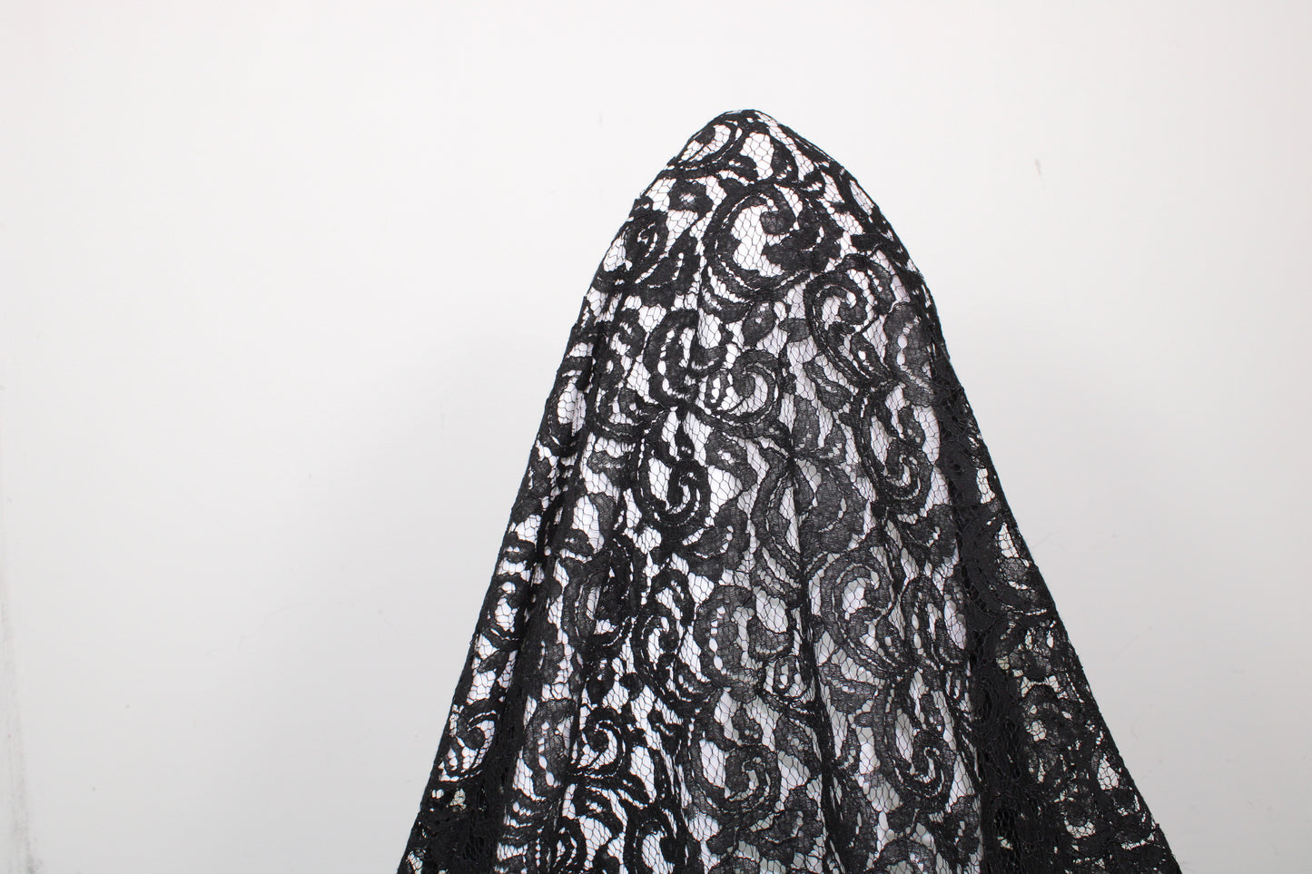 Tissu dentelle motif fleuri- noir - photo 3/5 | So Tissus