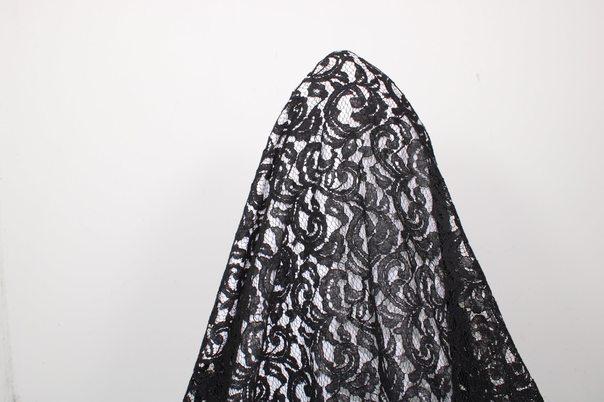 Tissu dentelle motif fleuri- noir - photo 3/5 | So Tissus