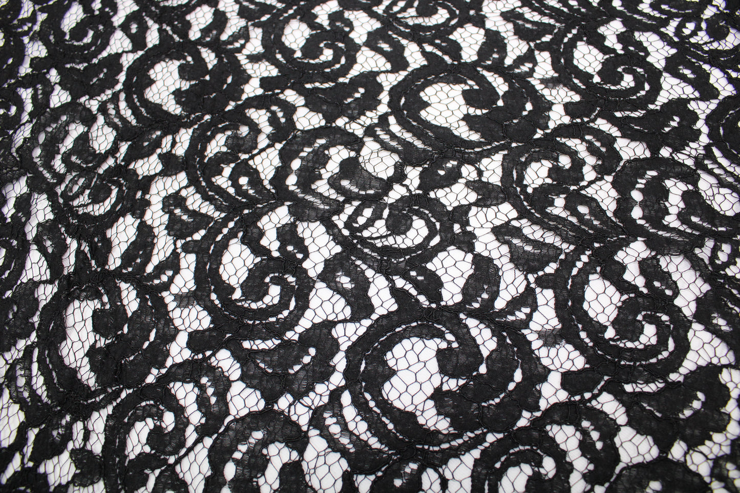 Tissu dentelle motif fleuri- noir - photo 4/5 | So Tissus