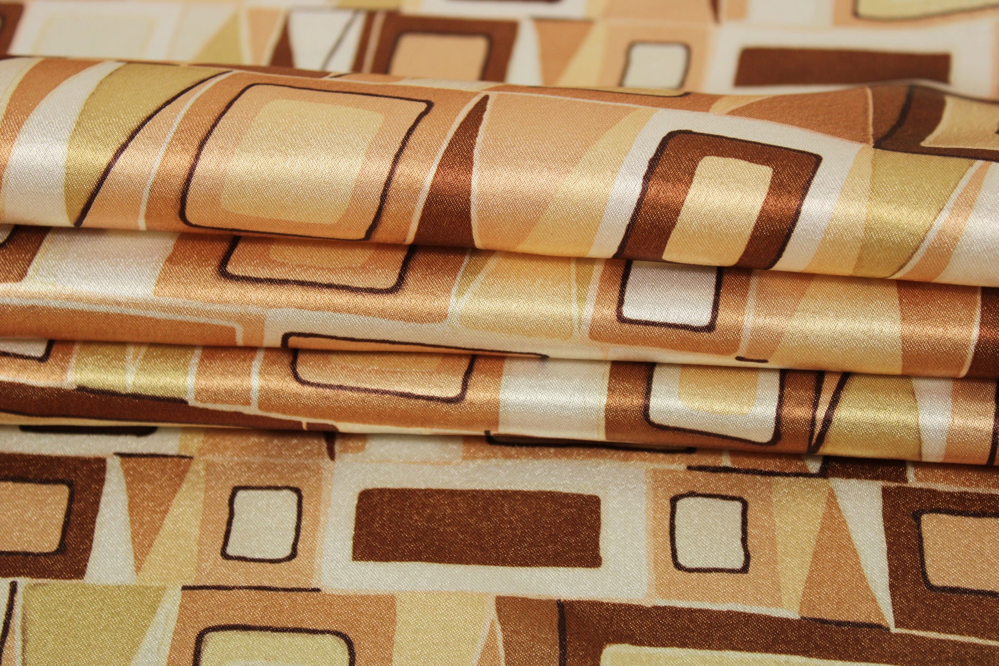 Tissu satin - imprimé géométrique - ton marron beige - photo 2/5 | So Tissus