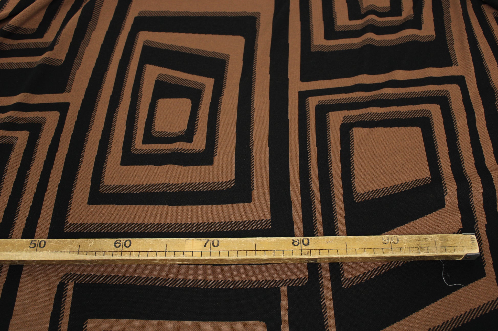 Tissu maille - imprimé géométrique - noir et marron - photo 5/5 | So Tissus