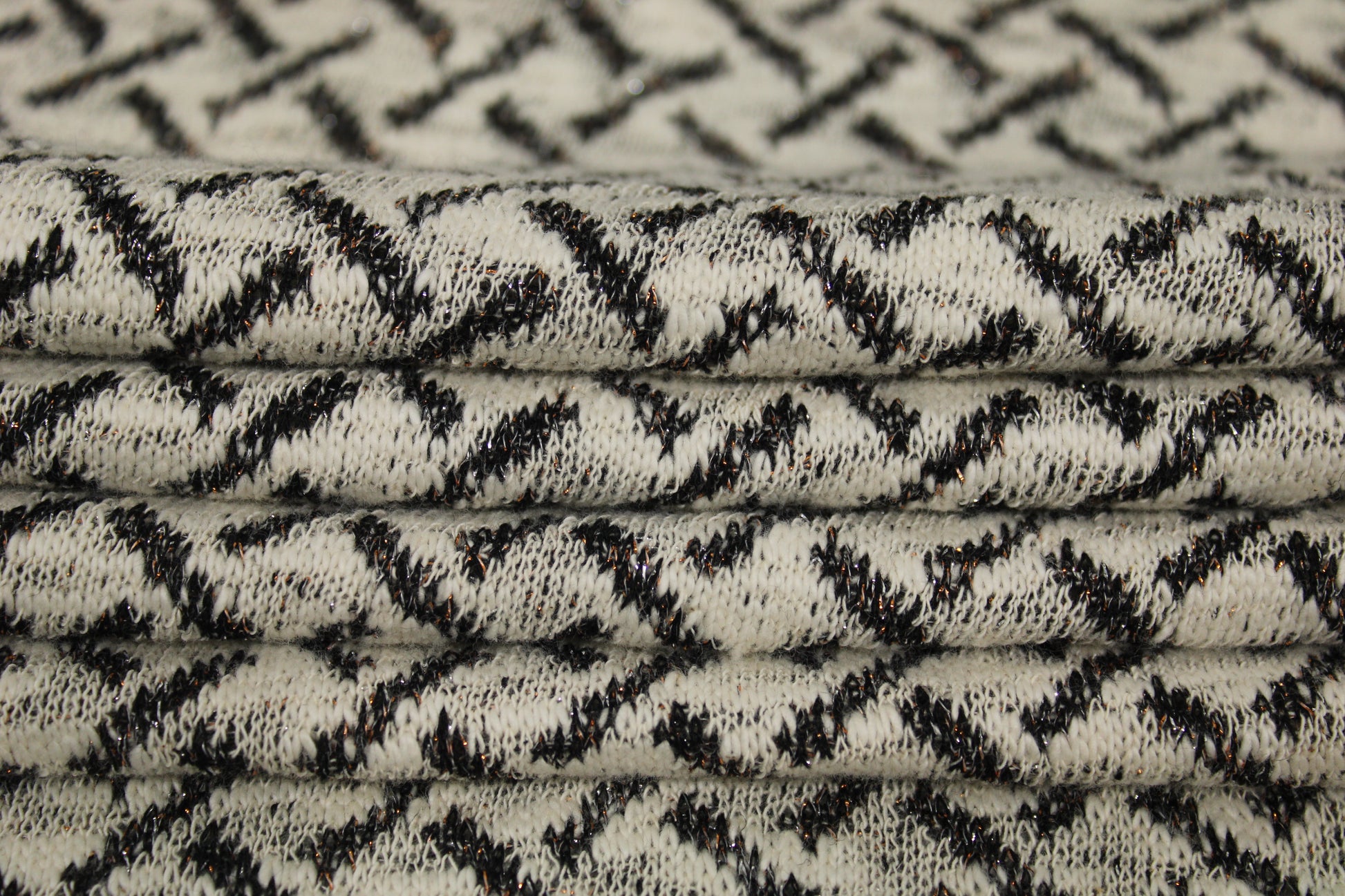 Tissu maille - motifs traits - ton écru - photo 2/5 | So Tissus
