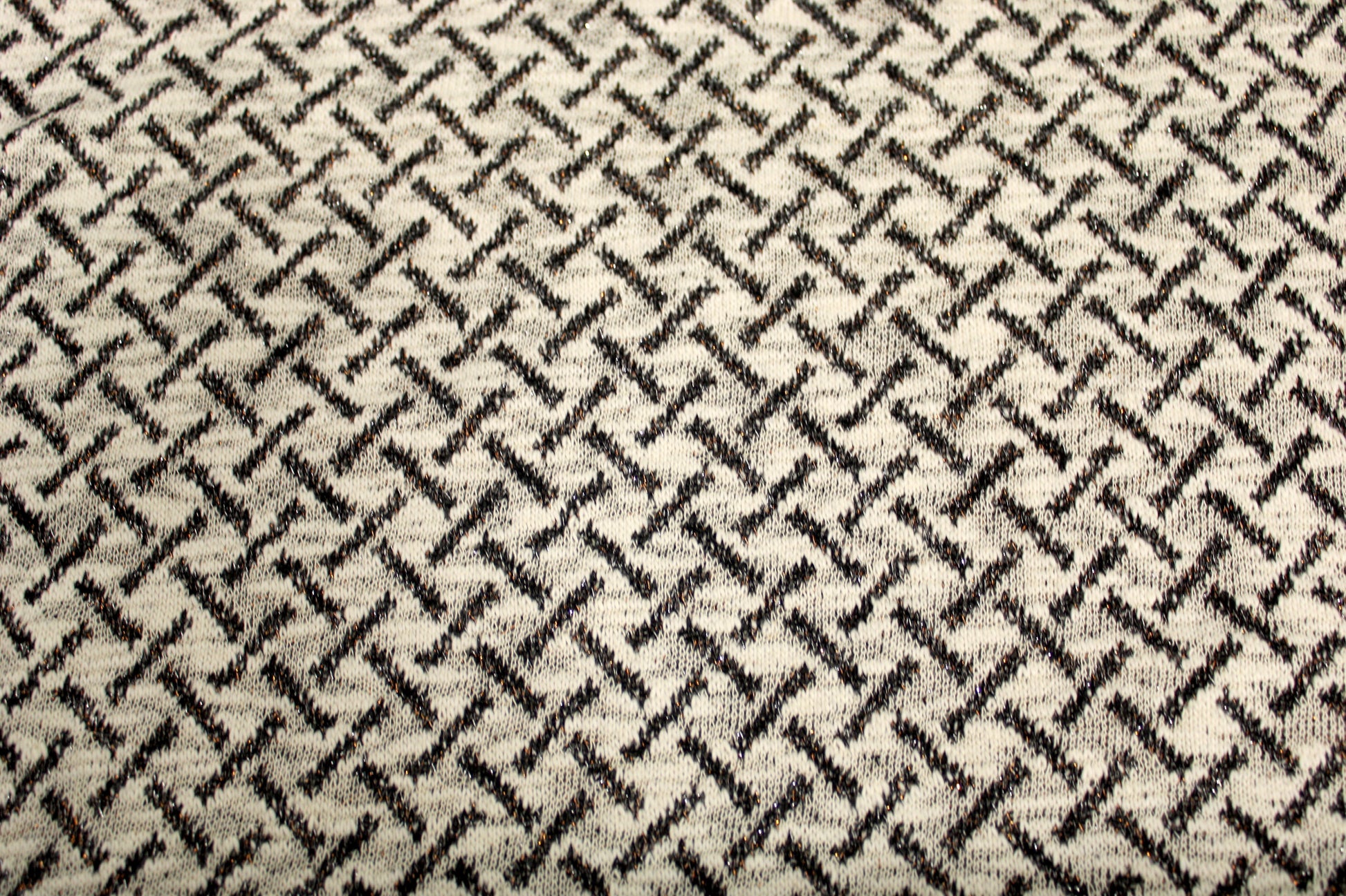 Tissu maille - motifs traits - ton écru - photo 4/5 | So Tissus