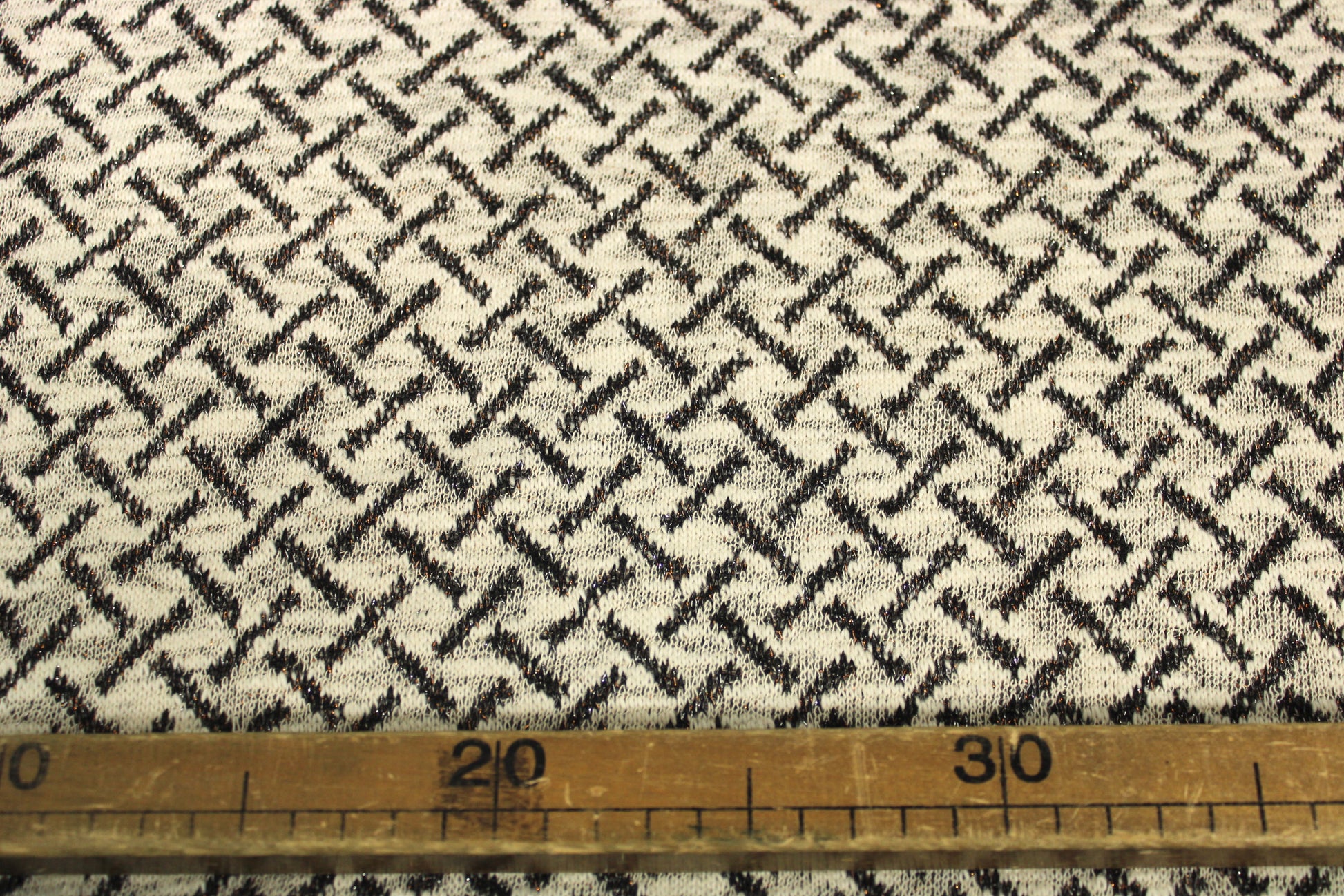 Tissu maille - motifs traits - ton écru - photo 5/5 | So Tissus