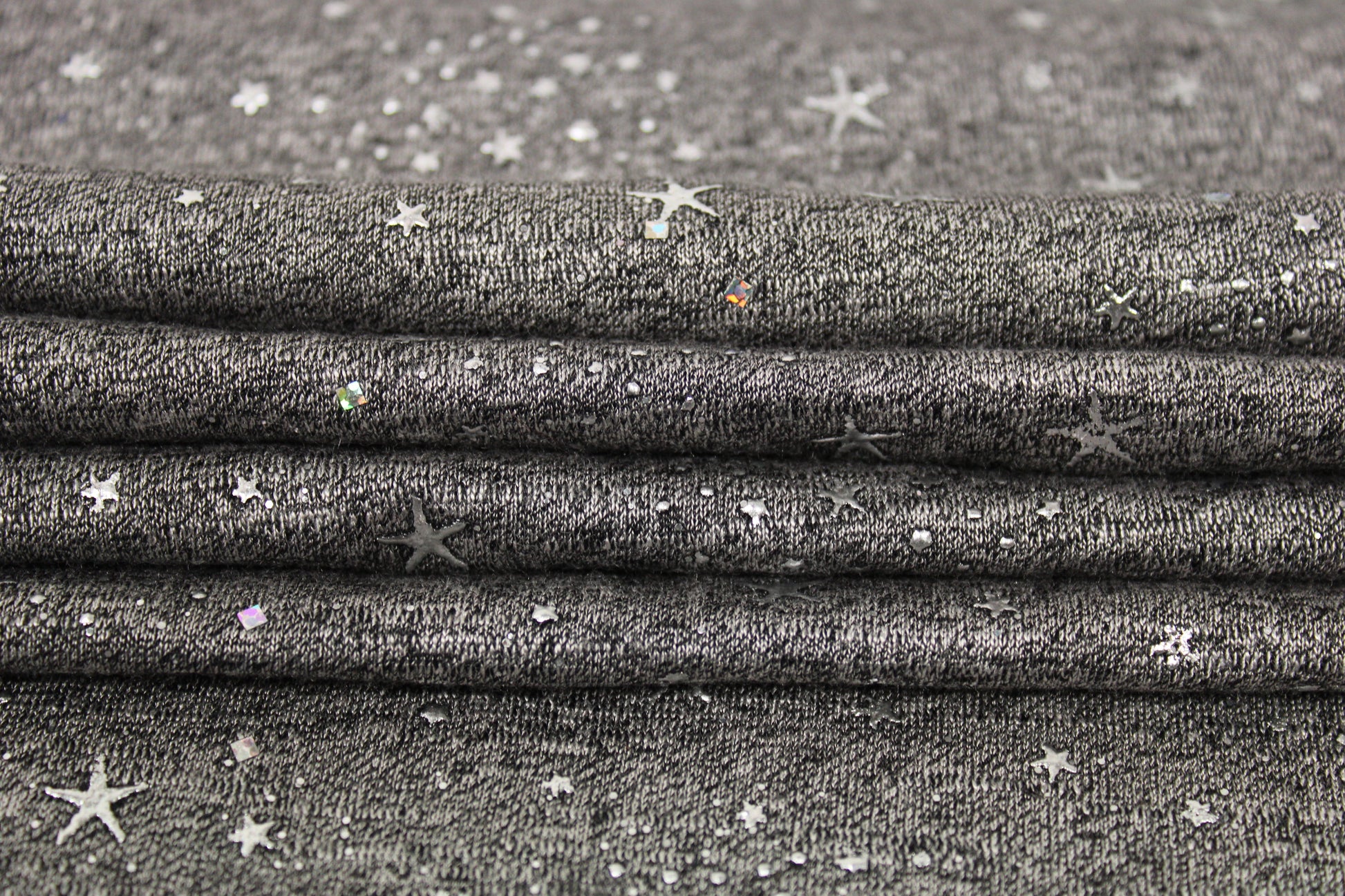 Tissu maille jersey floqué - gris anthracite - motif étoile - photo 2/5 | So Tissus