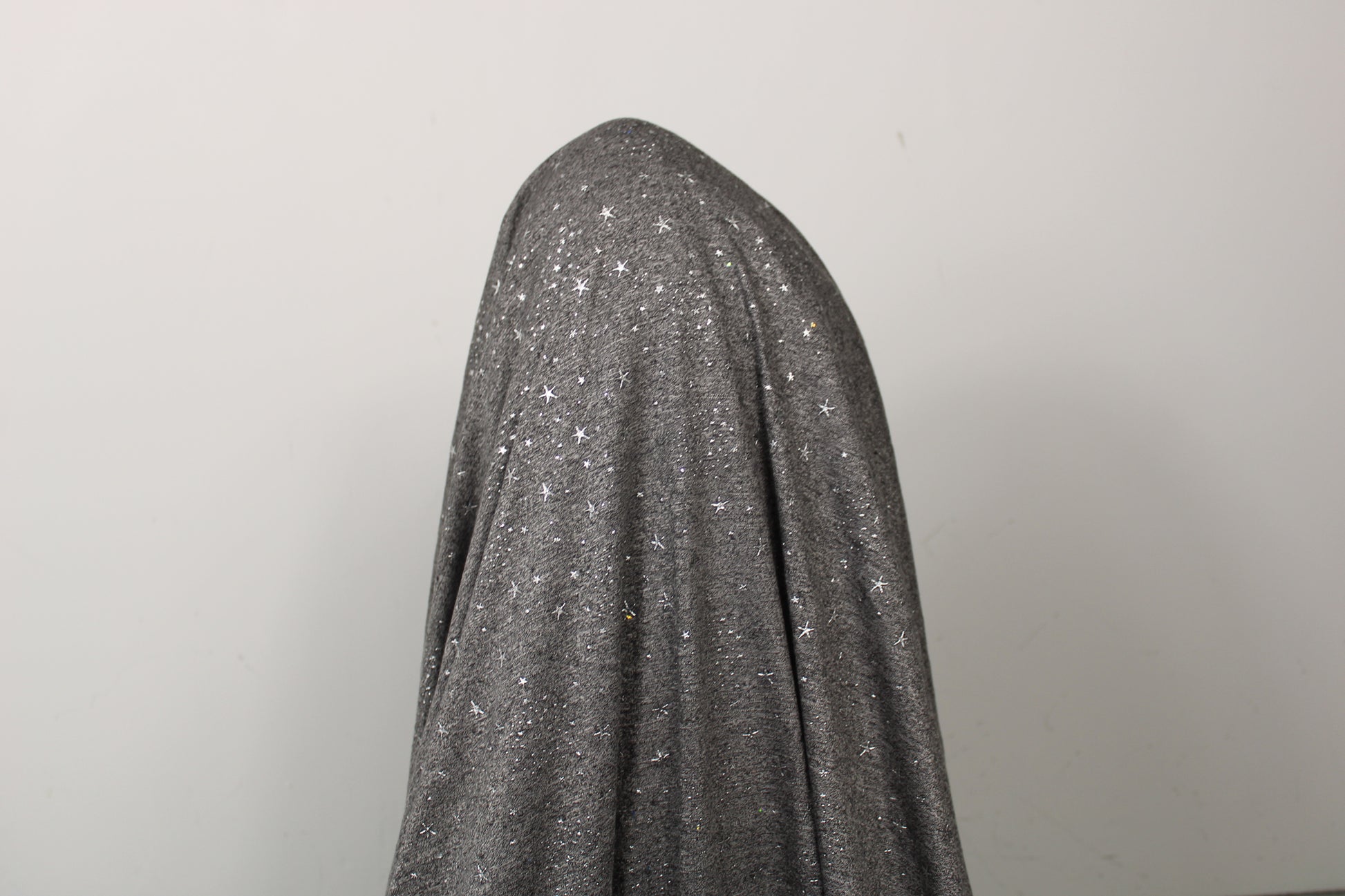 Tissu maille jersey floqué - gris anthracite - motif étoile - photo 3/5 | So Tissus
